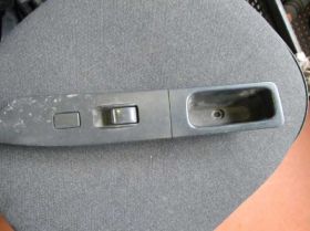 Кабіни і салони Кабины и салоны ^/--/^ Кнопка стеклоподъемника Subaru Impreza Forester ^_^^^ Кнопка склопідйомника Subaru Impreza Forester - фото фото фото
