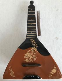 Статуетки, Скульптури, Фігурки, Фарфор Статуэтки, Скульптуры, Фигурки, Фарфор ^/--/^ Керамика статуэтка штоф балалайка 3 литра 46,5 см ^_^^^ Кераміка статуетка штоф балалайка 3 літри 46,5 см - фото фото фото