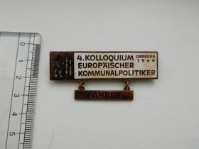 Інше Другое ^/--/^ Значок Kolloquium Europaischer Kommunalpolitiker Dresden 1968 Fahrer (тяжелый металл) ГДР ^_^^^ Kolloquium Europaischer Kommunalpolitiker Dresden 1968 Fahrer (важкий метал) НДР - фото фото фото