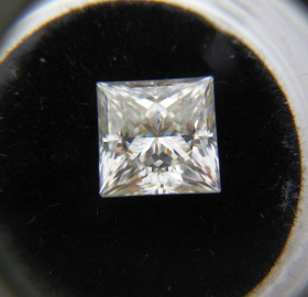 Діамант Бриллиант ^/--/^ Бриллиант Princess 2.95 /--/ ct 8.07 мм VVS /--/ 1     (муассанит) ^_^^^ Діамант Princess 2.95 /--/ ct 8.07 мм VVS /--/ 1 (муасаніт) - фото фото фото