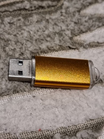 USB флешнакопичувачі USB флешнакопители ^/--/^ Нерабочая флешка золотистая без крышки ^_^^^ Неробоча флешка золотиста без кришки - фото фото фото