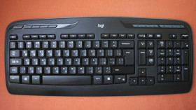 Клавіатури Клавиатуры ^/--/^ (4) Беспроводная клавиатура Logitech MK /--/ 330 ^_^^^ (4) Бездротова клавіатура Logitech MK /--/ 330 - фото фото фото