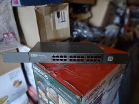Комутатори, Світчі Коммутаторы, Свитчи ^/--/^ Коммутатор D-Link DES-1024 /--/ A 24-port № 241204207 ^_^^^ Комутатор D-Link DES-1024 /--/ A 24-port No 241204207 - фото фото фото