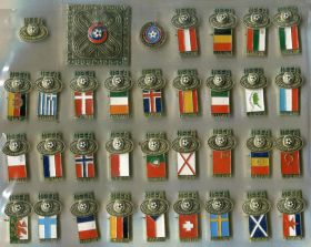 Пам'ятні і ювілейні Памятные и юбилейные ^/--/^ Чемпіонат світу по футболу СРСР 1984. Набір значків. ^_^^^ Чемпионат мира по футболу СССР 1984. Набор значков. - фото фото фото