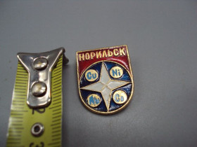 Інше Другое ^/--/^ Знак Норильск Cu Ni Au Co промышленность север Красноярский край №16827 ^_^^^ Норильськ Cu Ni Au Co промисловість північ Красноярський край No /--/ 16827 - фото фото фото