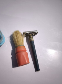 Інше Другое ^/--/^ * Бритвенный станок gillette England + помазок ссср ^_^^^ Бритвовий верстат gillette England + помазок СРСР - фото фото фото
