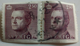 Скандинавія Скандинавия ^/--/^ Швеция 1990 Карл Густав, 2,50, сцепка, гашеная ^_^^^ Швеція 1990 Карл Густав, 2,50, зчіпка, гашена - фото фото фото