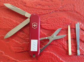 Ножі, мультітули Ножи, мультитулы ^/--/^ Нож-брелок Victorinox Classic [C /--/ 273] ^_^^^ Ніж-брелок Victorinox Classic [C /--/ 273] - фото фото фото