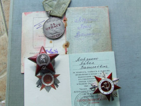 СРСР СССР ^/--/^ Комплект орденов КЗ №1 051 676 Отвага № !548 843 и ВОВ № 4 502 323 в родной патине на Лавренко П. ^_^^^ Комплект орденів КЗ No /--/ 1 051 676 Відвага No !548 843 і ВВВ No 4 502 323 в рідній патині на Лавренко П. - фото фото фото