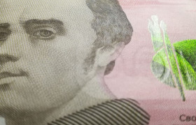 Загальнодержавні випуски Общегосударственные выпуски ^/--/^ Ukraine 100 гривень ₴ 2014 УА перша початкова серія. Гонтарева. UNC. &amp;quot;Видавлена 100&amp;quot;. ^_^^^ Ukraine 100 гривен ₴ 2014 УА первая начальная серия. Гонтарева. UNC. &amp;quot; издавленная 100&amp;quot; - фото фото фото
