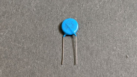 Конденсатори Конденсаторы ^/--/^ JEC JY /--/ 103 /--/ M 0.01 мкФ AC /--/ 400 /--/ V конденсатор - фото фото фото