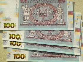 Загальнодержавні випуски Общегосударственные выпуски ^/--/^ (12) Прес сувенірна банкнота Сто гривень 5 штук одним лотом до 100-річчя Української революції ^_^^^ Пресс сувенирная банкнота, номера подряд "Сто гривен" &amp;quot; к 100-летию событий Украинской революции - фото фото фото