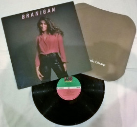 Платівки Пластинки ^/--/^ Laura Branigan - Branigan - 1982.    (LP). 12. Vinyl. Пластинка. U.S.A. Оригинал ^_^^^ Laura Branigan — Branigan — 1982. (LP). 12. Vinyl. Платівка. U.S.A. Оригінал - фото фото фото