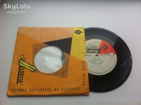 Платівки Пластинки ^/--/^ Людмила Зыкина - Течет Волга 1963(7 ", EP, Mono,Рига) NM/EX+ ^_^^^ Людмила Зикіна - Течет Волга 1963(7 ", EP, Mono, Рига) NM/EX+ - фото фото фото