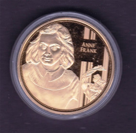 Інше Другое ^/--/^ Личности . Анна Франк /  Anne Frank еврейская девочка  - 2000 г - 2 /--/ а скана - WW-II - ^_^^^ Анна Франк / Anne Frank єврейська дівчинка - 2000 р - 2 /--/ а скана - WW-II - - фото фото фото