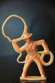 Фігурки, солдатики Фигурки, солдатики ^/--/^ ковбой с лассо TIM-MEE 70-75 /--/ мм сделано в США ОРИГИНАЛ ^_^^^ ковбой з лассо TIM-MEE 70-75 мм зроблено в США Орігінал - фото фото фото