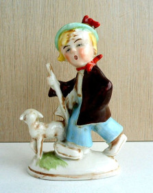 Статуетки, Скульптури, Фігурки, Фарфор Статуэтки, Скульптуры, Фигурки, Фарфор ^/--/^ &amp;quot;МАЛЬЧИК С ОВЕЧКОЙ&amp;quot; красивая статуэтка  Старая Германия &amp;quot;BERTRAM&amp;quot; фарфор РЕДКАЯ!!! ^_^^^ &amp;quot; хлопчик з ОВЕЧКОЮ &amp;quot; красива статуетка Стара Німеччина &amp;quot;BERTRAM &amp;quot; фарфор Рідка!!! - фото фото фото