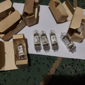 Інші радіокомпоненти Другие радиокомпоненты ^/--/^ Кварцевые резонаторы 518 кГц, новие, большие, прецизионные. Редкость. Лот 1 шт! Смотрите по фото! ^_^^^ Кварцові резонатори 518 кГц, нові, великі, прецизійні. Рідкісність. Лот 1 шт. Дивіться по фото! - фото фото фото