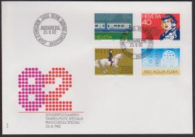 Європа Европа ^/--/^ Швейцария 1982 ЖЕЛЕЗНАЯ ДОРОГА ТРАМВАЙ ТРАНСПОРТ КОННЫЙ СПОРТ ИППОДРОМ ЧМ МУЗЫКА ГИТАРИСТ КПД Mi.1232-5 ^_^^^ Швейцарія 1982 Залізна дорога Трамвай ТРАНСПОРТ КОННИЙ СПОРТ ІПОДРОМ ЧС МУЗИКА ГІТАРИСТ КПД Mi.1232-5 - фото фото фото