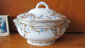 Статуетки, Скульптури, Фігурки, Фарфор Статуэтки, Скульптуры, Фигурки, Фарфор ^/--/^ Спецовник. Икорница. Горчичница. ^_^^^ Спецовник. Ікорниця. Гірчичниця. - фото фото фото
