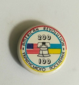 Знаки товариств і організацій Знаки обществ и организаций ^/--/^ 100 років поселення українців в США 200 років Американській революції. Діаспора ^_^^^ 100 лет поселения украинцев в США 200 лет Американской революции. Диаспора - фото фото фото