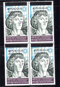 Освоєння космосу Освоение космоса ^/--/^ Космос . Бенин 1985 г  MNH - надпечатка - квартблок - Коперник ^_^^^ Бенін 1985 MNH - наддрук - квартблок - Коперник - фото фото фото