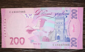 Загальнодержавні випуски Общегосударственные выпуски ^/--/^ Ukraine 200 гривень 2014 Кубів СА - Перша серія випуску. ...085 ^_^^^ Ukraine 200 гривен 2014 Кубив СА - Первая серия выпуска. ...085 - фото фото фото
