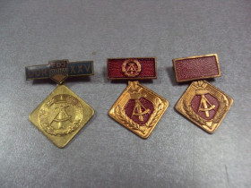 Європа Европа ^/--/^ медаль знак гдр комсомол активист социалистического труда лот 3 шт №1078 ^_^^^ медаль знак гдр комсомол активіст соціалістичної праці лот 3 шт No /--/ 1078 - фото фото фото