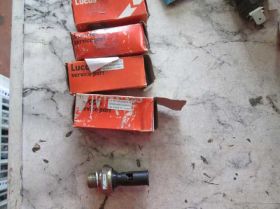Датчики Датчики ^/--/^ Датчик давления масла Volvo 340 850 S /--/ 70 S /--/ 60 S /--/ 80 ^_^^^ Датчик тиску олії Volvo 340 850 S /--/ 70 S /--/ 60 S /--/ 80 - фото фото фото