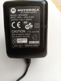 Зарядні пристрої Зарядные устройства ^/--/^ Блоки живлення Motorola, 2 шт. ^_^^^ Блоки питания Motorola, 2 шт. - фото фото фото