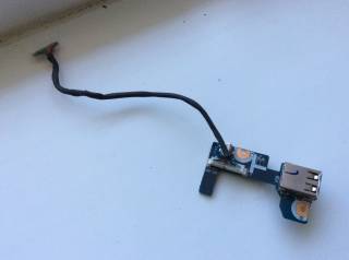 Інші комплектуючі Другие комплектующие ^/--/^ Кнопка включения и USB от Samsung R /--/ 522 ^_^^^ Кнопка включення і USB від Samsung R /--/ 522 - фото фото фото