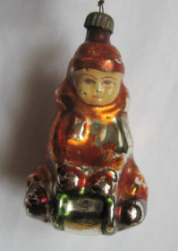 Ялинкові іграшки Ёлочные игрушки ^/--/^ Хлопчик на санчатах = ЯЛИНКОВА ІГРАШКА = період СРСР ^_^^^ Мальчик на санчатах = Ялыночная игрушка = период СССР - фото фото фото