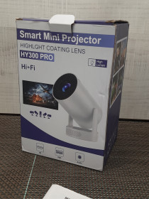 Проектори Проекторы ^/--/^ 03 міні Smart проектор на Android 13 2/16 ГБ HY /--/ 300 PRO hi-fi ^_^^^ 03 мини Smart проектор на Android 13 2/16 ГБ HY /--/ 300 PRO hi-fi - фото фото фото