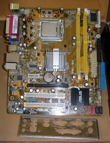 Материнські плати Материнские платы ^/--/^ Asus P /--/ 5 /--/ L-MX LGA 775 i /--/ 945 /--/ G PCI-E SVGA DDR /--/ 2 MicroATX с 2-ядерн. процессором Core 2 Duo 6600 2.40 GHz ^_^^^ Asus P /--/ 5 /--/ L-MX LGA 775 i /--/ 945 /--/ G PCI-E SVGA DDR /--/ 2 MicroATX з 2-ядерним процесором Core 2 Duo 6600 2.40 GHz - фото фото фото