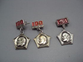 Пам'ятні і ювілейні Памятные и юбилейные ^/--/^ Знак Ленин 100 лет со дня рождения юбилей ссср портрет профиль подвесной лот 3 шт №17575 ^_^^^ Знак Ленін 100 років від дня народження ювілей СРСР портрет профіль підвісний лот 3 шт No /--/ 17575 - фото фото фото