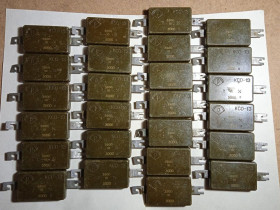 Конденсатори Конденсаторы ^/--/^ Конденсатор КСО-13 3900 пФ 3000 /--/ В 10% вроде новые ^_^^^ Конденсатор КСВ-13 3900 пФ 3000 /--/ В 10% на зразок нові - фото фото фото
