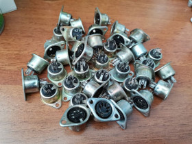Порти, роз'єми Порты, разъемы ^/--/^ Аудио разъём гнездо СГ-5 5 /--/ pin ссср ^_^^^ Аудіо роз'єм го СГ-5 5 /--/ pin СРСР - фото фото фото