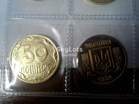 Копії, підробки Копии, подделки ^/--/^ 50 копеек 1992 г. Вдавленный трезубец. Английский чекан. Копия высокого качества. ^_^^^ 50 копійок 1992 р. Вдавлений тризуб. Англійський чекан. Копія високої якості. - фото фото фото
