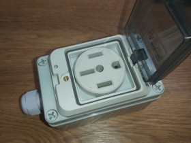 Розгалужувачі Разветвители ^/--/^ Герметичный бокс с розеткой NEMA 14-50 для американского электромобиля, Tesla ^_^^^ Герметичний бокс з розеткою NEMA 14-50 для американського електромобіля, Tesla - фото фото фото