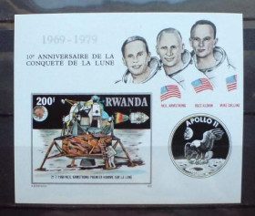 Освоєння космосу Освоение космоса ^/--/^ Руанда Rwanda Space 1980 Mi Bl 88 /--/ B -Imperf 10 years Apollo XI MNH ^_^^^ Rwanda Space 1980 Mi Bl 88 /--/ B - Imperf 10 years Apollo XI MNH - фото фото фото