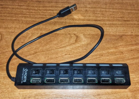 Концентратори, хаби Концентраторы, хабы ^/--/^ USB HUB                      (7 /--/ USB) Hi-Speed чёрный с выключателем ^_^^^ USB HUB (7 /--/ USB) Hi-Speed чорний з вимикачем - фото фото фото