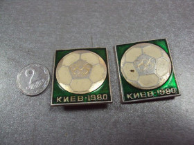 Спортивні Спортивные ^/--/^ знак футбол олимпиада киев 1980 лот 2 шт №3553 ^_^^^ знак футбол олімпіада Київ 1980 лот 2 шт No /--/ 3553 - фото фото фото