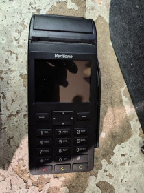 Інше торгове обладнання Другое торговое оборудование ^/--/^ POS-терминал VeriFone V /--/ 200 /--/ t 3 /--/ G/D/E № 241111106 ^_^^^ POS-термінал VeriFone V /--/ 200 /--/ t 3 /--/ G/D/E No 241111106 - фото фото фото