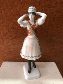 Статуетки, Скульптури, Фігурки, Фарфор Статуэтки, Скульптуры, Фигурки, Фарфор ^/--/^ (S)Угорщина. Hollohaza. &amp;quot; Дівчина в народному вбранні. &amp;quot; Венгрия. Hollohaza. &amp;quot; Девушка в народном костюме.&amp;quot; (S) ^_^^^ (S) Венгрия. Hollohaza. &amp;quot; Девушка в народном наряде. &amp;quot; Венгрия. Hollohaza. &amp;quot; Девушка в народном костюме. - фото фото фото