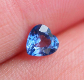 Сапфір Сапфир ^/--/^ Сапфир сердце  0,57 Cts. 5.2 х 5.2 х  2.7 мм ^_^^^ Сапфір серце 0,57 Cts. 5.2 х 5.2 х 2.7 мм - фото фото фото
