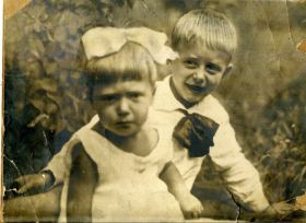 Листи, фото Письма, фото ^/--/^ Двое детей - фотография наклеена на картон 24 /--/ х /--/ 29,5 см ^_^^^ Двоє дітей - фотографія наклеєна на картон 24 /--/ х /--/ 29,5 см - фото фото фото