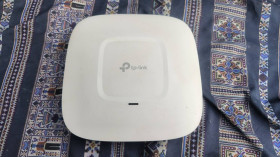 Маршрутизатори Маршрутизаторы ^/--/^ Точка доступу Wi-Fi TP-Link EAP /--/ 110 ^_^^^ Точка доступа Wi-Fi TP-Link EAP /--/ 110 - фото фото фото