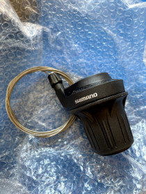 Інше Другое ^/--/^ Велосипедна манетка  (грипшифт) Shimano Revoshift  (серія Tourney) *81238 ^_^^^ Велосипедная манетка (грипшифт) Shimano Revoshift (серия Tourney) *81238 - фото фото фото