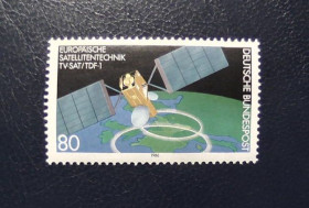 НДР, ФРН ГДР, ФРГ ^/--/^ Поштова марка Німеччина ФРН &amp;quot; Космос Супутник &amp;quot; 1986 рік ** ^_^^^ Почтовая марка Германия ФРГ &amp;quot; Космос Спутник &amp;quot; 1986 год ** - фото фото фото
