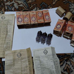 Радіолампи Радиолампы ^/--/^ Радиолампа 6 /--/ Н /--/ 3 /--/ П-И, новие, одна партия, синие ВП штампи, в коробках с паспортами. Смотрите фото/описание. Лот 1 шт. ^_^^^ Радіолампа 6 /--/ Н /--/ 3 /--/ П-І, нові, одна партія, сині ВП штампи, в коробках з паспортами. Дивіться фото / опис. Лот 1 шт. - фото фото фото